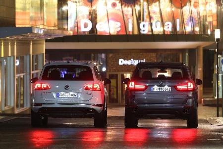 BMW X5 xDRIVE 3.0d, VW Touareg V6 TDI, Heckansicht