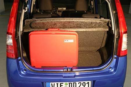 Der Daihatsu-Kofferraum hat 157 Liter, auf 930 erweiterbar.