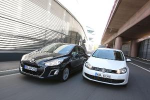 Peugeot 308 98 VTi und VW Golf 1.2 TSI im Test
