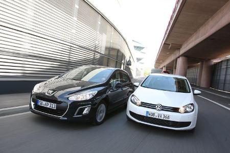 VW Golf 1.2 TSI Comfortline, Peugeot 308 98 VTi Access, Frontansicht VW Golf 1.2 TSI Comfortline, Peugeot 308 98 VTi Access, Frontansicht