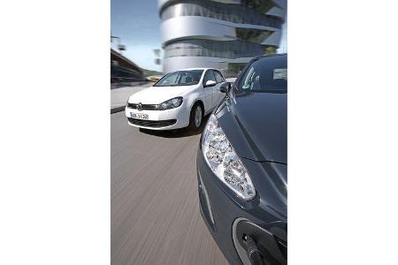 VW Golf 1.2 TSI Comfortline, Peugeot 308 98 VTi Access, Frontansicht