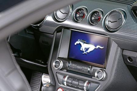 Ford Mustang GT Fastback 2015, Monitor