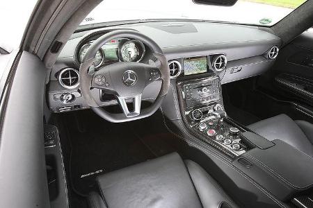 Mercedes SLS, Cockpit