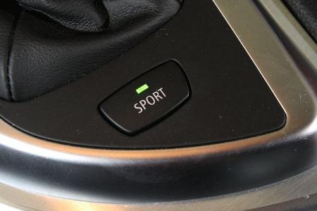 BMW 135i Coupé, adaptives Fahrwerk