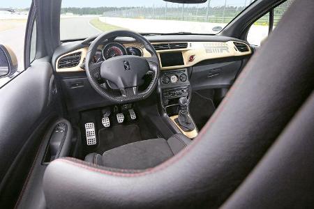 Citroën DS3 Racing, Cockpit