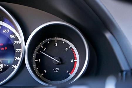 Mercedes E 220 Bluetec T, Rundinstrument
