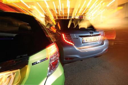 Honda Jazz 1.3 DSi i-VTEC IMA Exclusive, Toyota Yaris 1.5 VVT-i Hybrid Life Honda Jazz 1.3 DSi i-VTEC IMA Exclusive, Toyota Yaris 1.5 VVT-i Hybrid Life