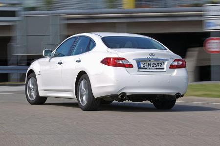 Infiniti M35h GT Premium, Heckansicht