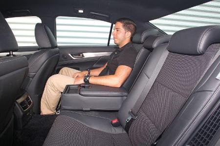 Lexus GS 450h F-Sport, Rücksitz, Armlehne