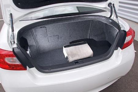 Infiniti M35h GT Premium, Kofferraum