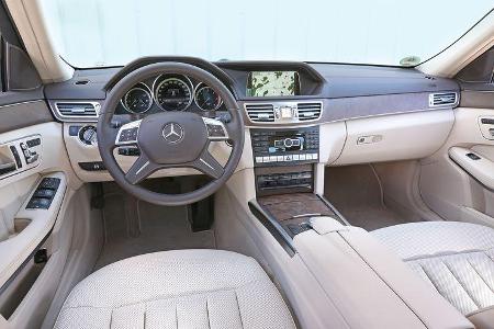 Mercedes E 220 Bluetec, Cockpit
