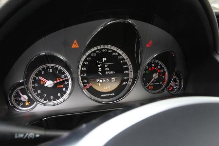 Mercedes E 63 AMG, Rundinstrumente