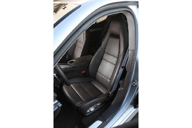 Porsche Panamera Turbo, Sitze