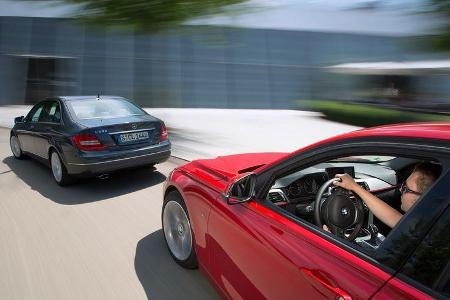 BMW 320i, Mercedes C 200, Heckansicht BMW 320i, Mercedes C 200, Heckansicht