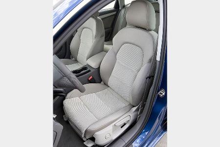 Er ist mit 32.550 Euro in der Ambition-Ausführung zudem nur wenig teurer als der 320i Touring (31.150 Euro), aber deutlich b...