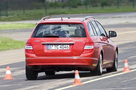 Vergleichsweise unauffällig verrichtet der 1,8-Liter-Kompressor-Motor seinen Dienst.