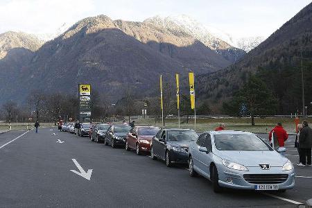 Die elf Probanden wurden rund 4.000 Kilometer über Autobahnen und ...