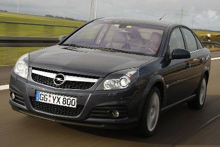 Bei der Rundumsicht fallen am Vectra die A- sowie die nachfolgenden Säulen störend auf.