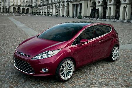 Ford Fiesta: Schwestermodell des Mazda 2 mit keilförmig zugespitzter Linie im Stil der Studie Verve, wahlweise mit Benzin- u...