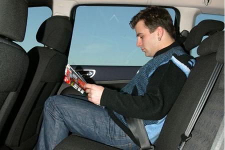 Der Peugeot Kombi verwöhnt die Passagiere mit guten Platzverhältnissen.