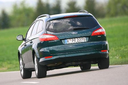 Unterstützt durch seine sportliche direkte Lenkung vermittelt der Ford eine Leichtfüßigkeit, die seine Größen- und Gewichtsk...