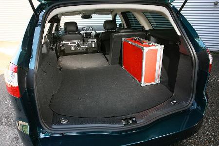 ... als auch im Kofferraum, der sich mit nur wenigen Handgriffen auf maximal 1.745 Liter erweitern lässt.