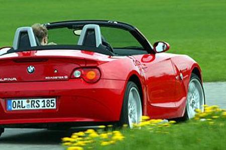 Der von Alpina montierte, dreigeteilte Heckspoiler steht dem BMW Z4 gut zu Gesicht und unterstreicht die Banglesche Linienfü...
