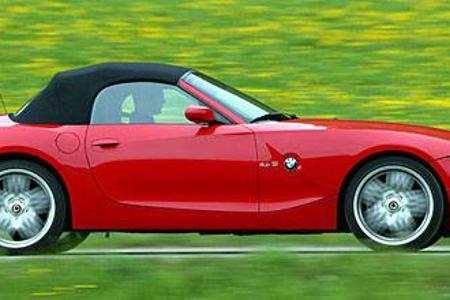 Die lange Nase des BMW Alpina fällt bei geschlossenem Dach besonders auf.