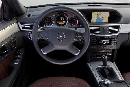 Mercedes E 200 T Avantgarde, Cockpit