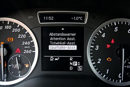 Mercedes B 200, Anzeige