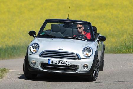 Mini Cooper Cabrio, Frontansicht, offen, Wiese
