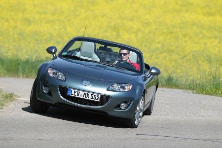 Mazda MX-5 1.8, Frontansicht, Kurvenfahrt, Wiese