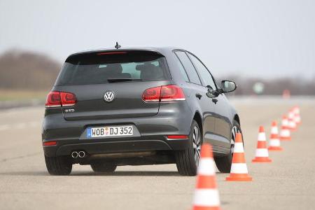 VW Golf GTD, Heckansicht, Pylonen