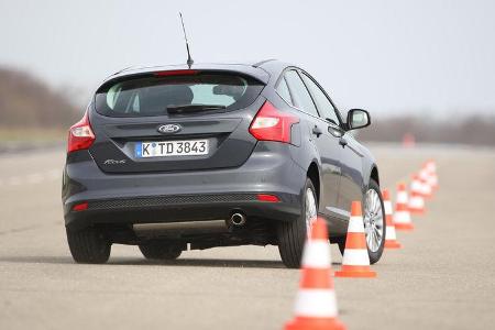 Ford Focus 2.0 TDCi Titanium, Heckansicht, Pylonen
