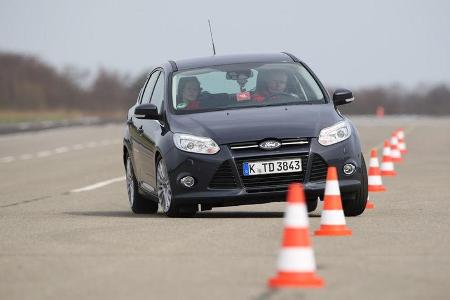 Ford Focus 2.0 TDCi Titanium, Frontansicht, Pylonen