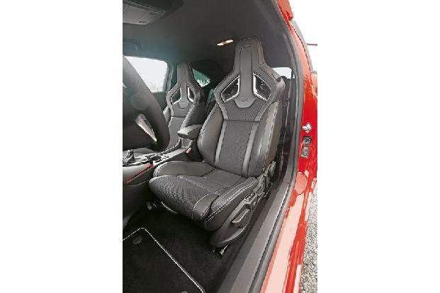 Opel Astra OPC, Fahrersitz