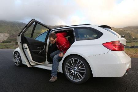 BMW 320d Touring, Rücksitz, Aussteigen