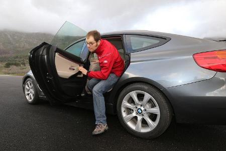BMW 320d GT, Rücksitz, Aussteigen