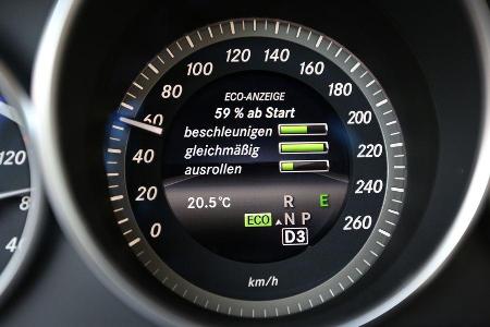 Mercedes E 220 Bluetec, Anzeigeinstrument