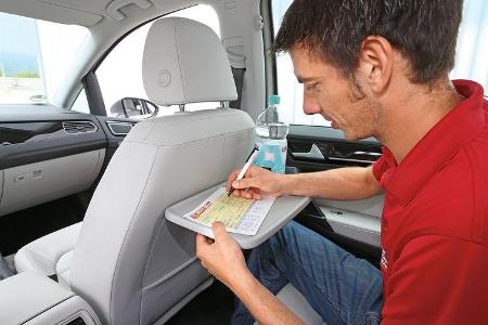 VW Golf 2.0 TDI Sportsvan, Klapptisch