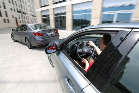 Infiniti Q50 S 3.5 V6 Hybrid, Lexus GS 450h F-Sport, Seitenführung