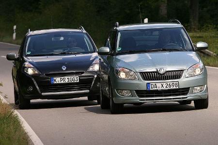 Der Skoda Fabia Combi und der Renault Clio Grandtour kommen wie zwei grundsolide Kleinwagen-Kombis daher.