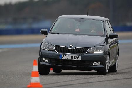 Skoda Fabia 1.2 TSI, Frontansicht, Slalom