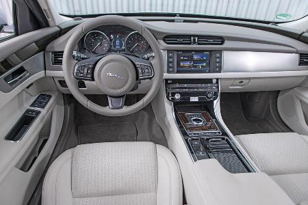 Jaguar XF 35t Prestige, Cockpit