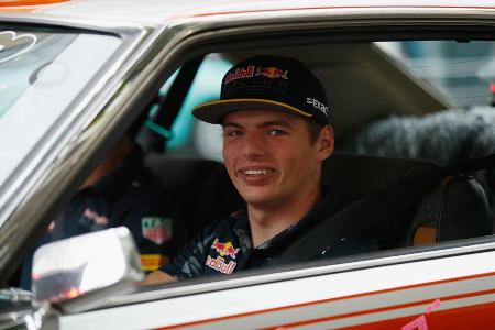 Ricciardo & Verstappen - Toyko - Tuning - Red Bull - 2016