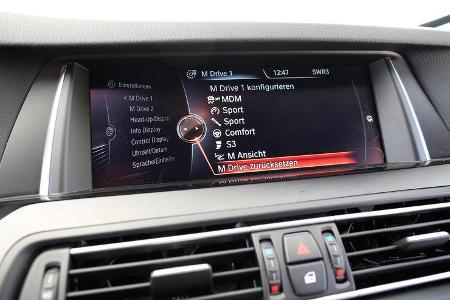 BMW M5 Competition, Monitor