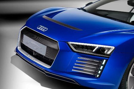 Audi R8 e-tron piloted driving - CES Asia 2015