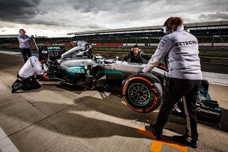 Jorge Lorenzo - Mercedes AMG W05 - Formel 1 Testrun - Silverstone - 5. Oktober 2016