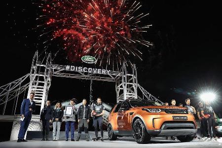 Land Rover Discovery LEGO Tower Bridge (2016)