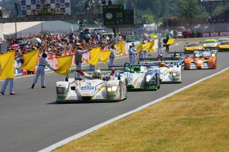 2005 wurde es fast schon knapp mit dem fünften Sieg. Zwar hatte der siegreiche R8 (Kristensen, Werner, JJ Lehto) am Ende 2 R...